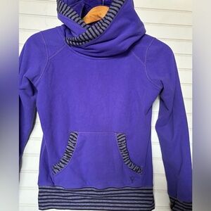 IVIVVA by LULULEMON girls size 10 pull over hoodie